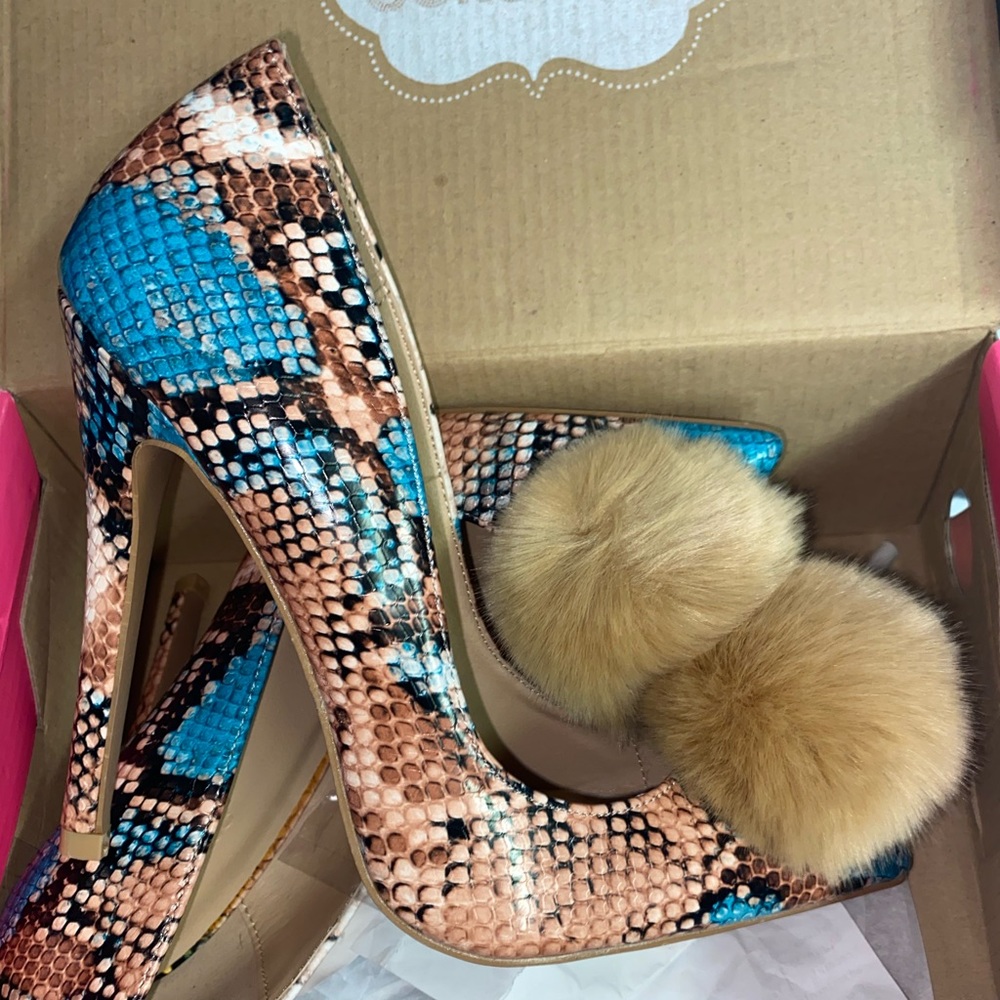 Brand new unique pumps!